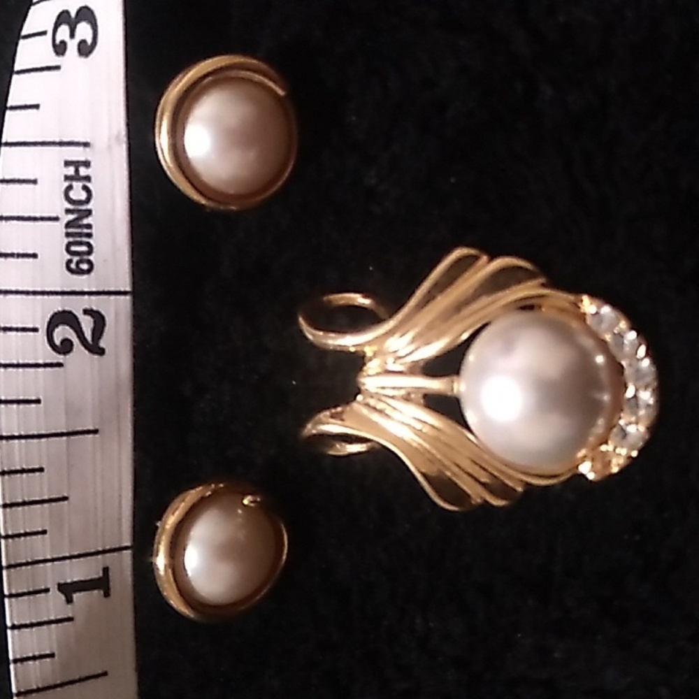 Earrings and pendant set